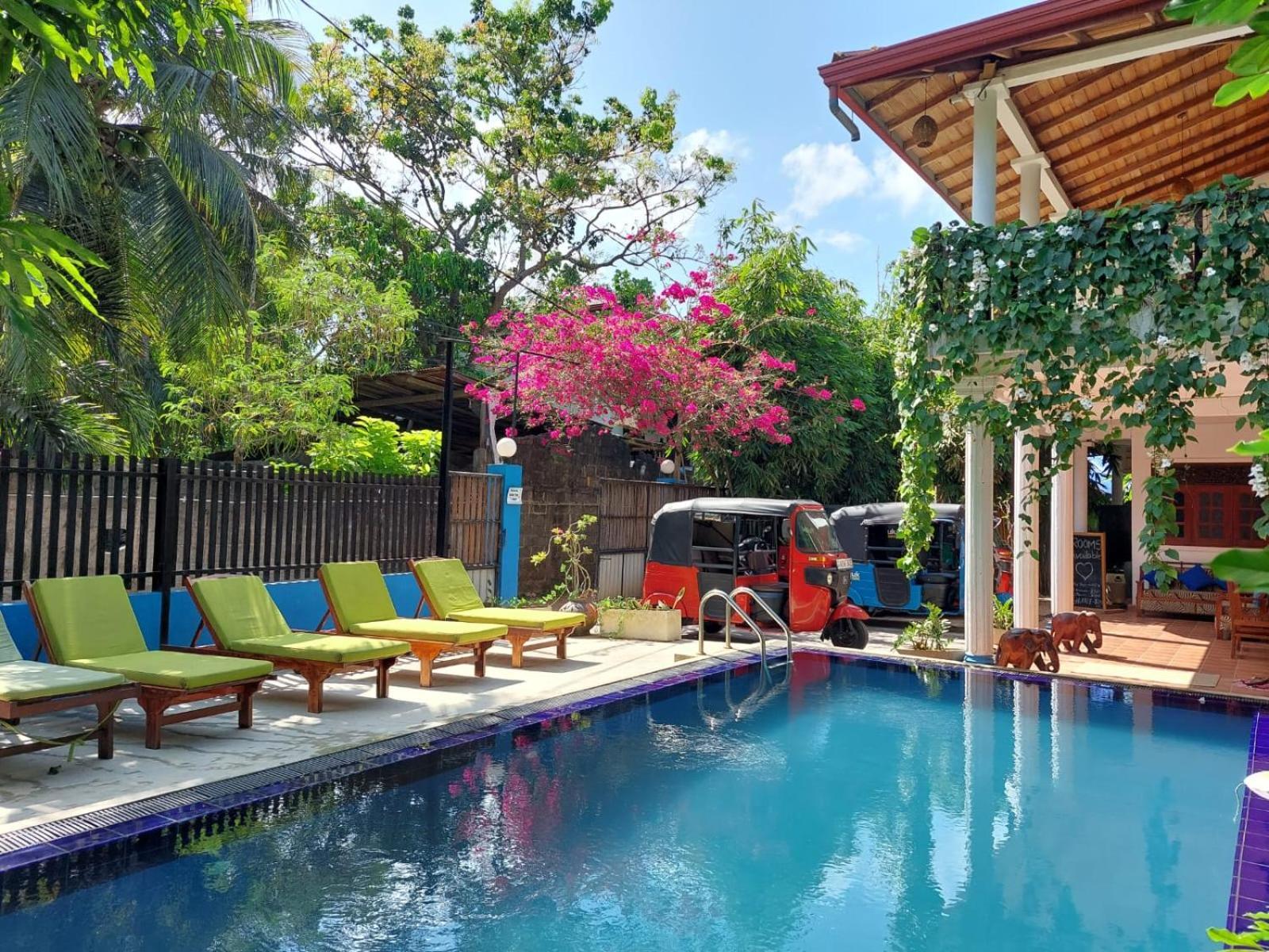 Mirissa Blue Whale Holiday Hotel Экстерьер фото
